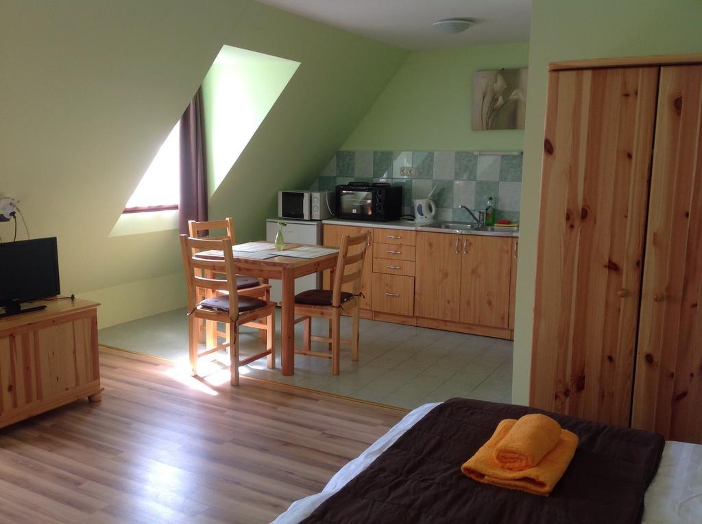 Apartment Villa Attila Heviz Ruang foto