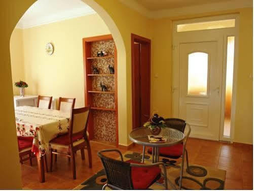 Apartment Villa Attila Heviz Bagian luar foto